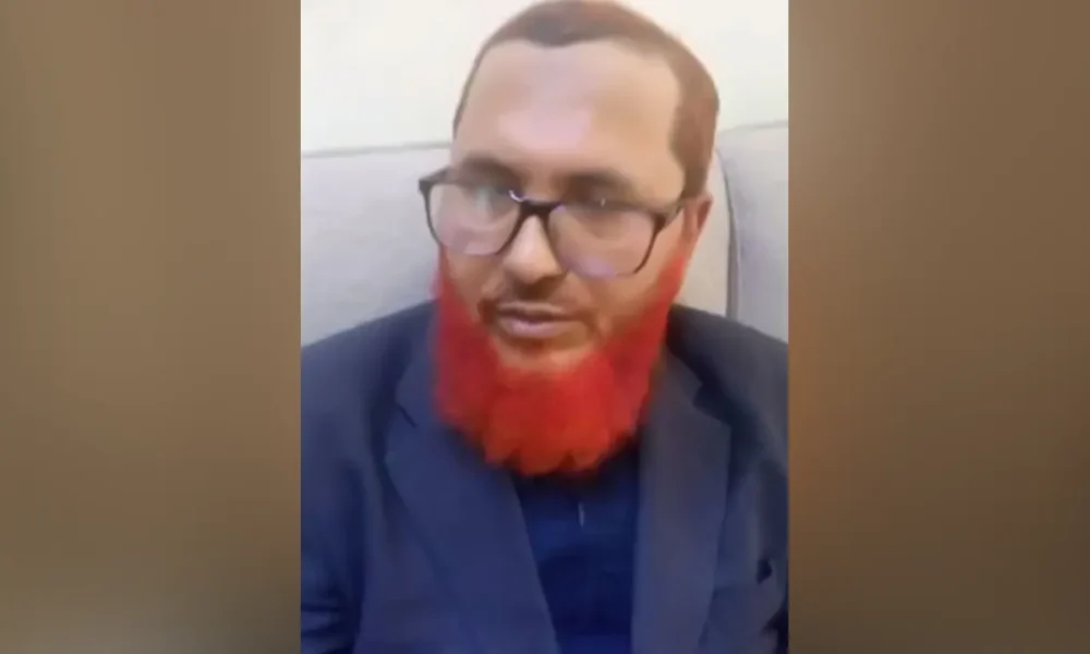 বিপুল টাকাসহ বিমানবন্দরে জেলা জামায়াতের আমির আটক