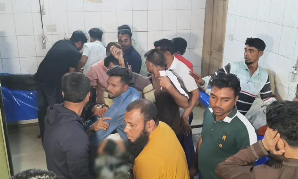 মেহেরপুরে চাঁদা দাবিকে কেন্দ্র করে ত্রিমুখী সংঘর্ষ, আহত ২৫