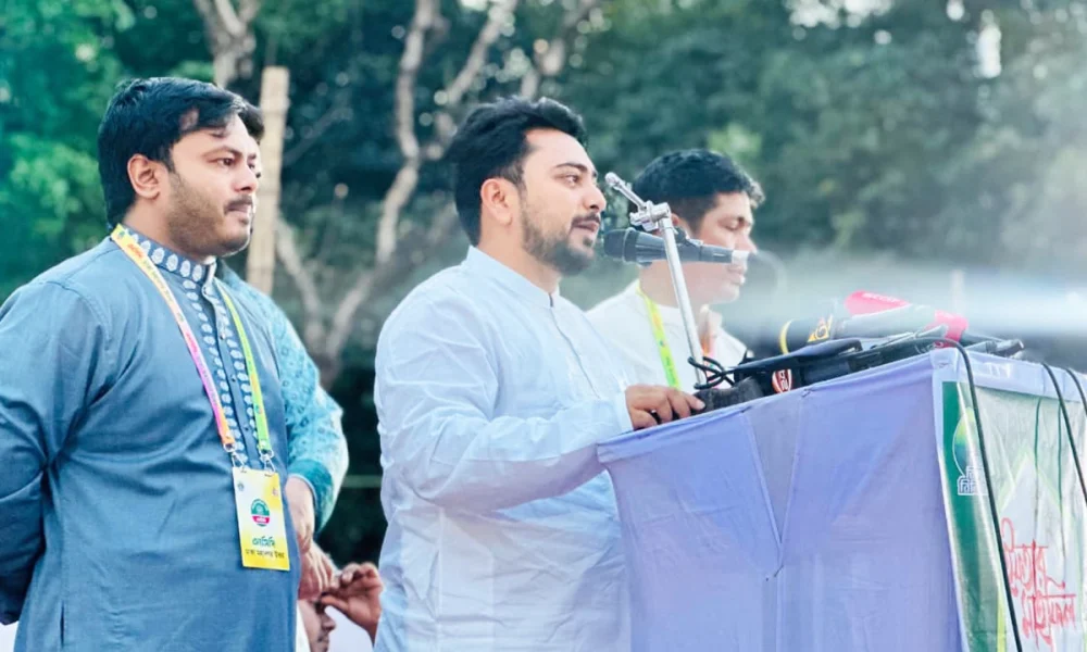 সরকার পুরোনো পথে হাঁটতে শুরু করেছে: নাহিদ ইসলাম
