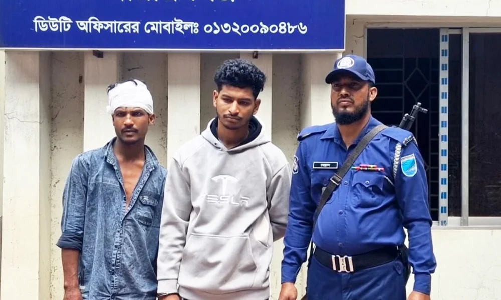 স্বামীকে অস্ত্রের মুখে জিম্মি করে স্ত্রীকে ধর্ষণ, গ্রেপ্তার ২