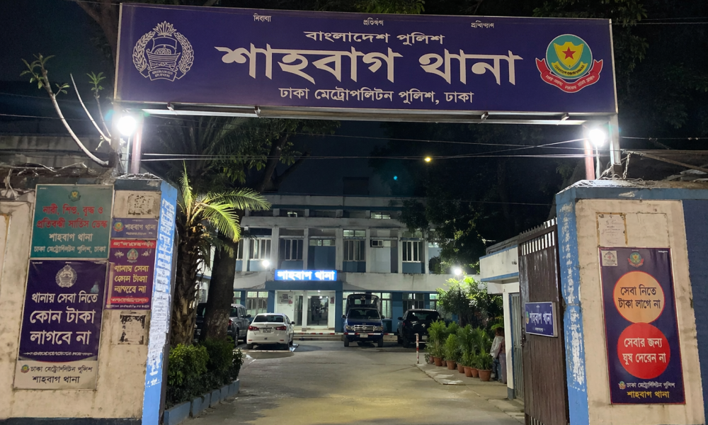 থানার ভেতরে মব: নিরাপত্তাহীনতার সংকেত, সমাজের জন্য কী বার্তা?